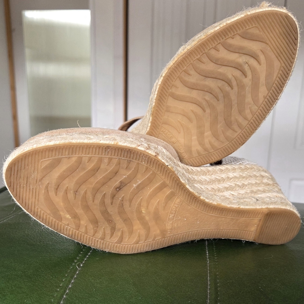 Chic Tan Wedge Sandals - Picture 3 of 8